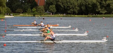 Rowing Worlds. Flickr: Ainunau